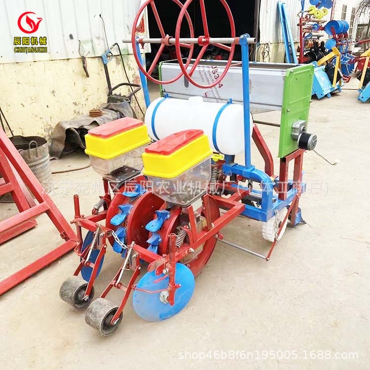 海南热销花生施肥起垄精播机喷药多功能花生精播机四轮车带动