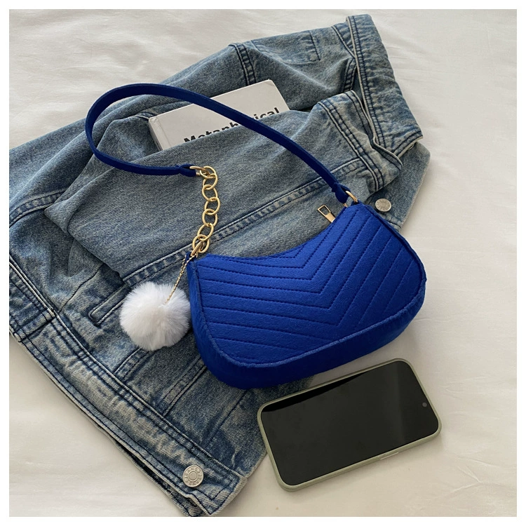 Сумка- Underarm Shoulder Bag, женский западный стиль, стеганая ткань с шармом-пом-пом