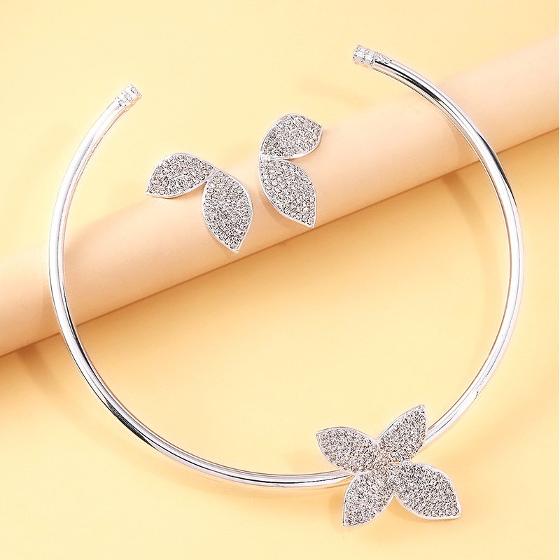 Conjunto de joyería de chispa abierta de diamante de Europa y los Estados Unidos collar temperamento pernos accesorios de lujo ligero conjunto de joyería