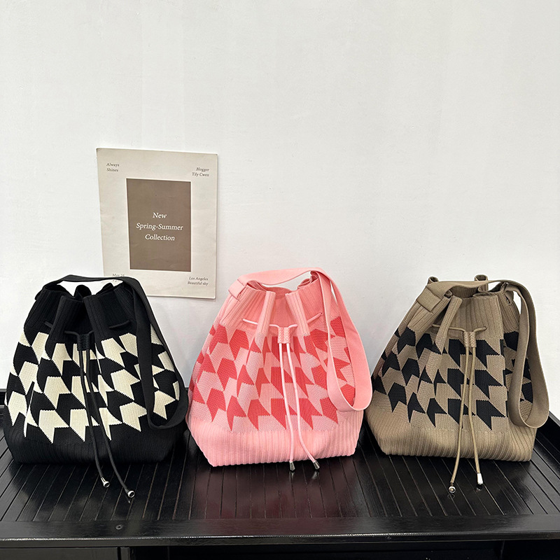 Nuevo bolso de cubo con cordón, bolso de punto, bolso de mano casual de gran capacidad, tablero de ajedrez, bolso tejido de moda de doble clavija