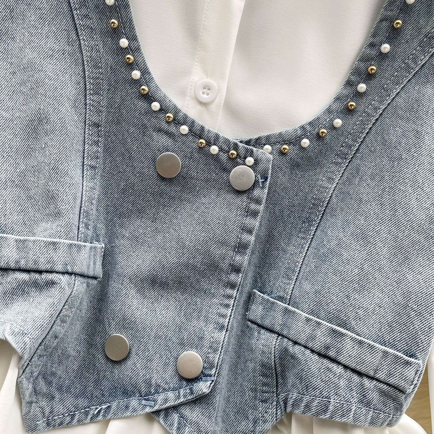 Camicia donna con gilet in denim a strati e perline decorative_voghion.com