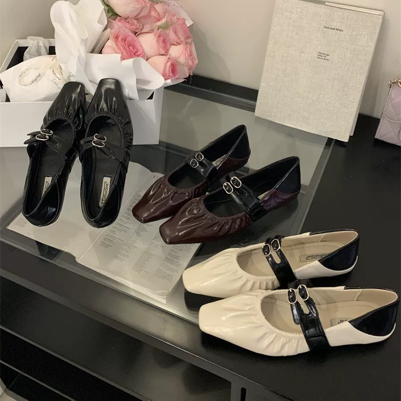 Французские туфли на низком каблуке с квадратным носом, светлый рот, женские туфли 2025 весна новые цвета, мягкая кожа, плиссированные, черные, толстые каблуки, бабушки