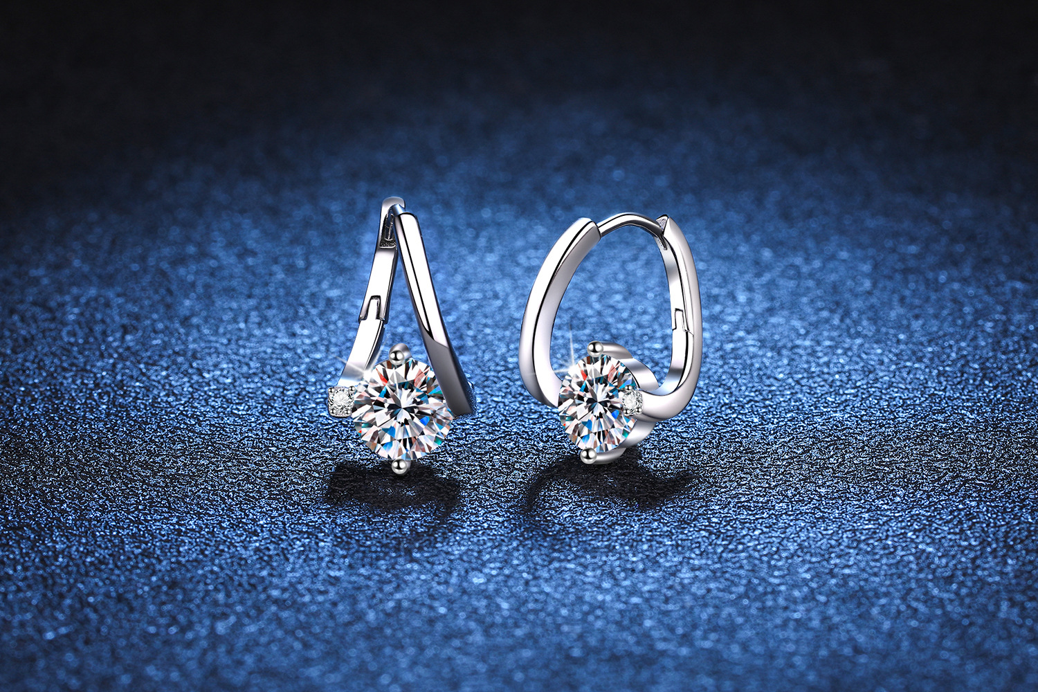 Hoop Earrings Classification Round Brilliant Diamond Shape Colorless(DEF) Diamond Color GRA Certificate Certification 1 Pair 1.0ct Round Brilliant 925 Sterling Silver Moissanite High Carbon Diamond VVS1-VVS2 GRA Certificate Geometric Hoop Earrings Colorless(DEF)