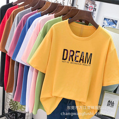 女装卸売りは5元から10元卸売り市場に半袖tシャツの女性のシャツの安い服を並べている