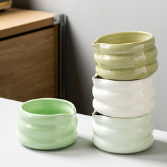 日本式の抹茶茶碗の色の箱の大便の碗の越境する新商品のつや消しの緑の薄い緑色のサラダの碗のお茶の缶詰の陶磁器の卸売り