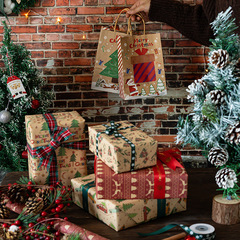 国境を越えたアマゾンは新しいレトロなクリスマスクラフト紙包装紙クリスマスプレゼントdiy包装紙を提供している