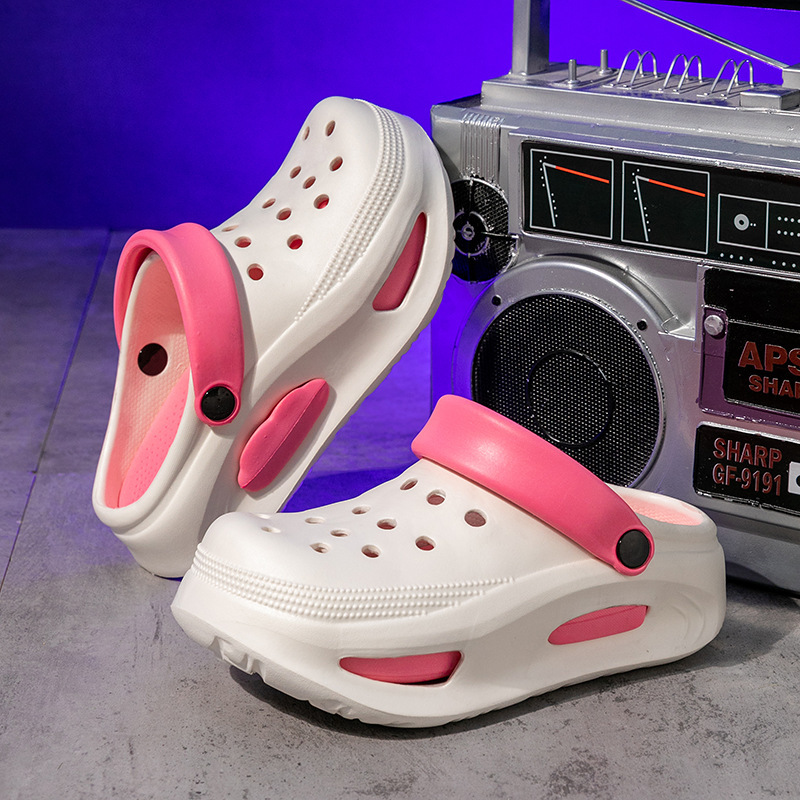 Dongdong zapatos de mujer 2025 nuevo verano desgaste de soleas gruesas antideslizantes desodorantes arena pisar mierda sensación zapatillas de mujer frías