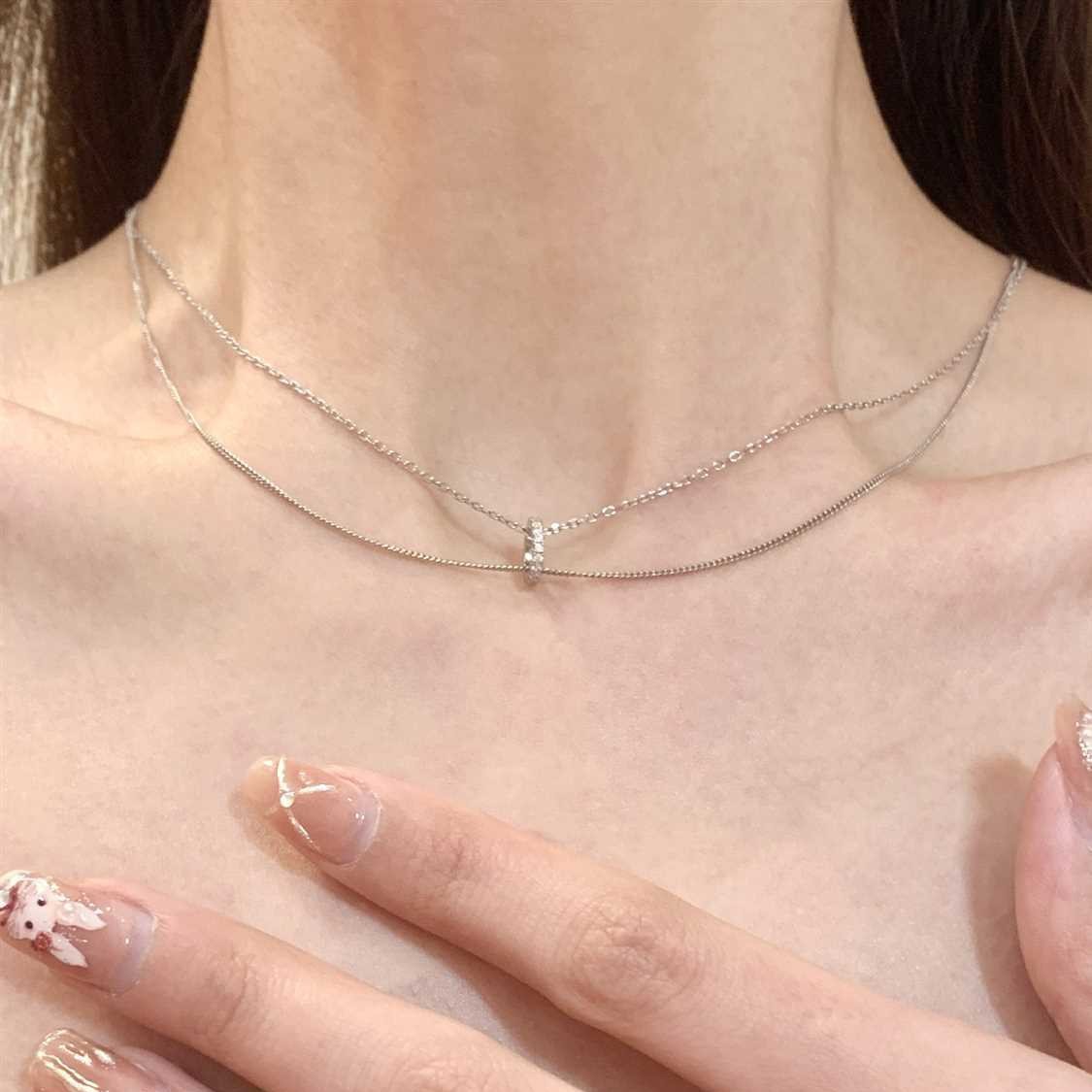 Minimalist Layered Necklace In Gold With Delicate Chains And Luxe_voghion.com