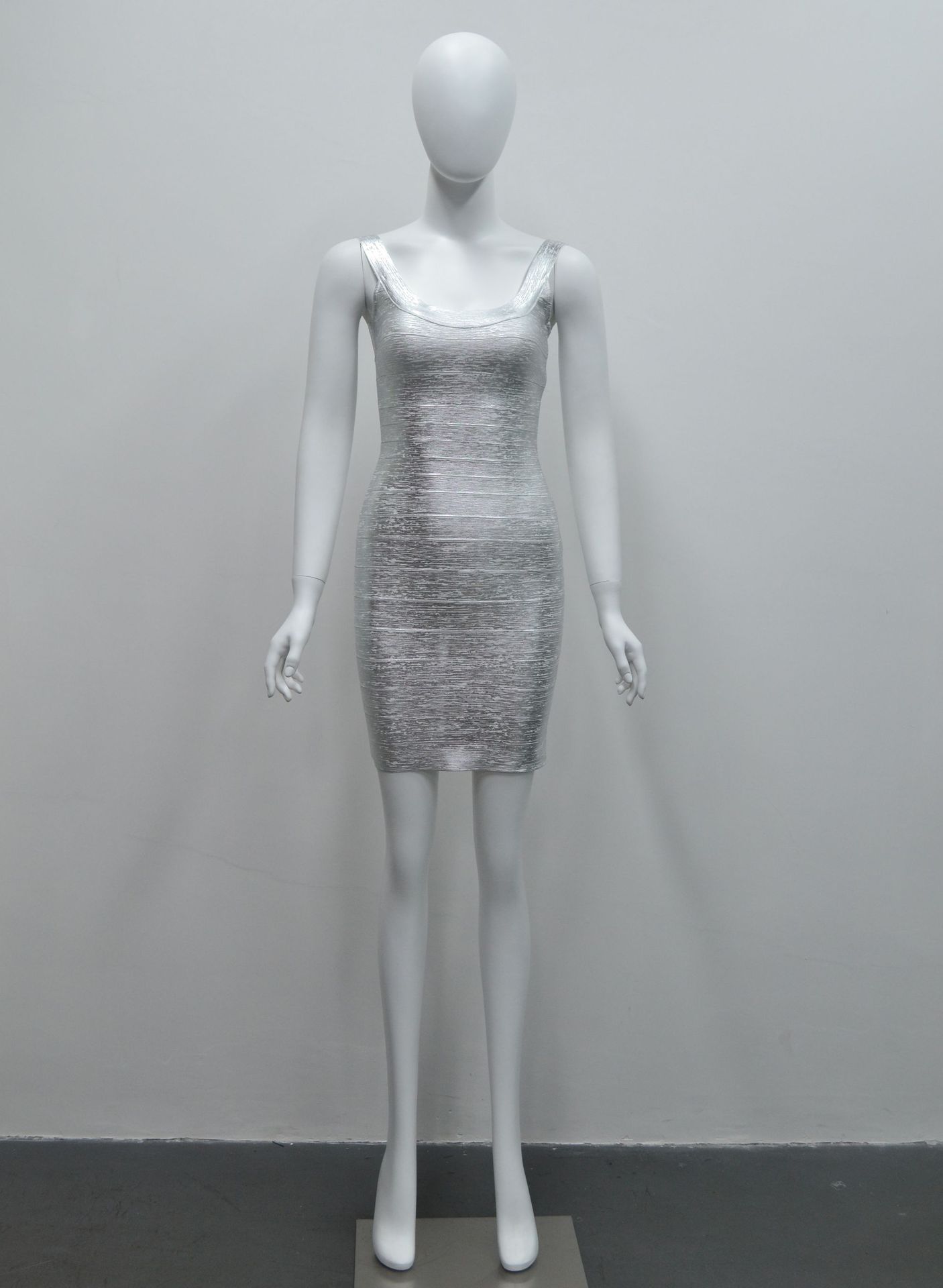 Elegant Low-Cut Bodycon Mini Dress Backless Design Metallic Foil for Parties Clubwear Date Nights Women's Clothing_ecoleips.com