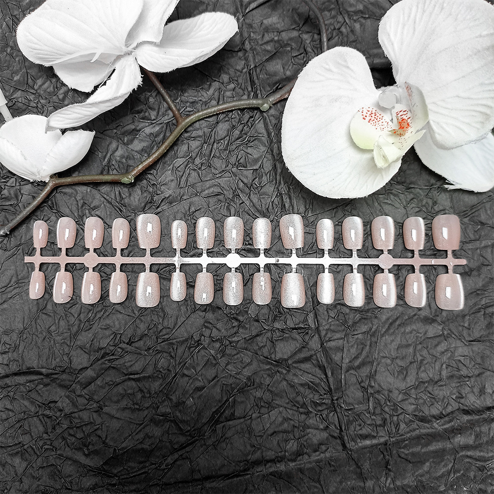 Película de uñas blancas de ojos de gato de color sólido 30 piezas de armadura de desgaste de moda de tamaño dividido Parche de uñas de alta calidad de verano image 4