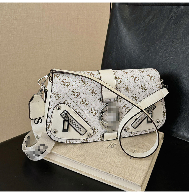 Bolso pequeño estilo motocicleta fresco de moda para mujer 2025 nuevo bolso de cadena de diseño de nicho bolso de mensajero de hombro de moda de primavera y verano