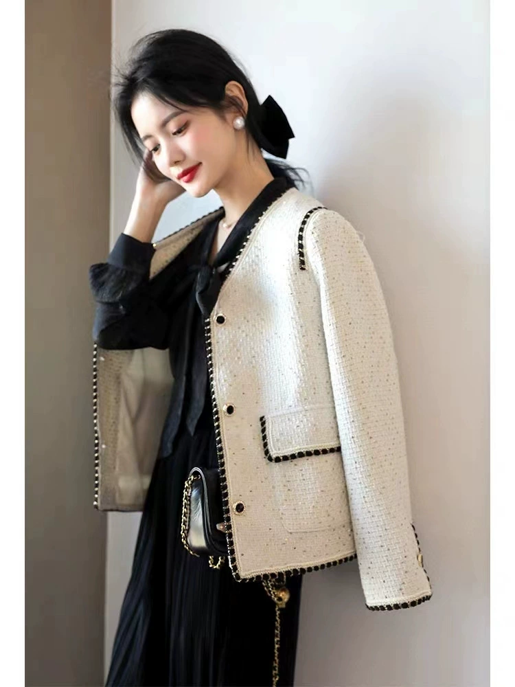 Короткий ретро жакет женский Chanel-style, твидоподобный V-образный вырез, демисезонный