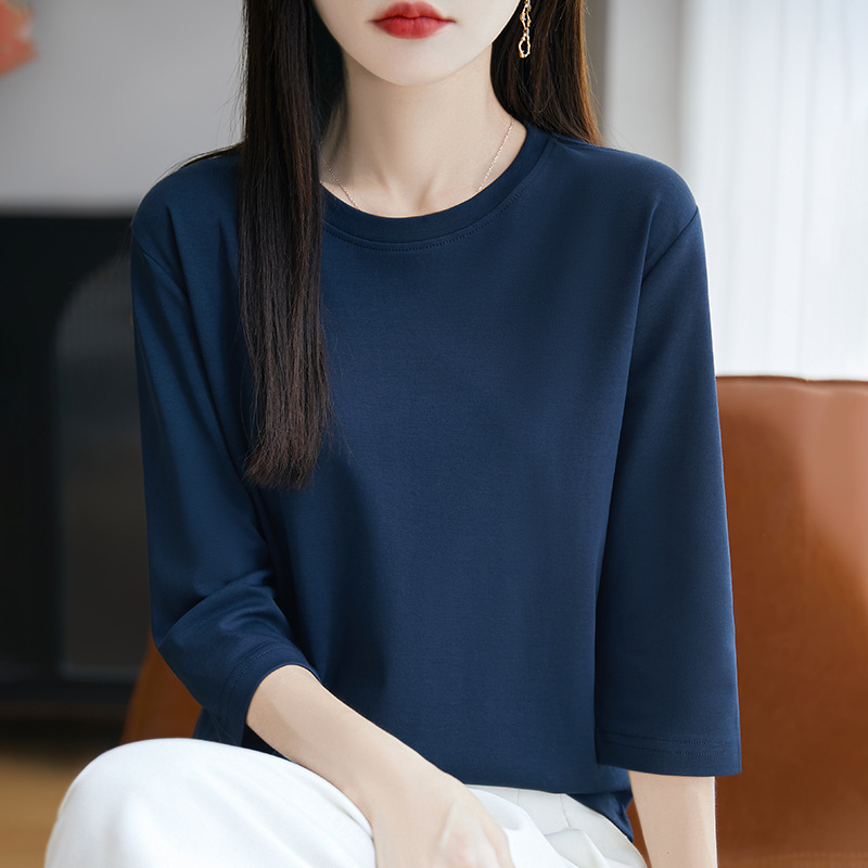 네이비 블루 라운드 넥