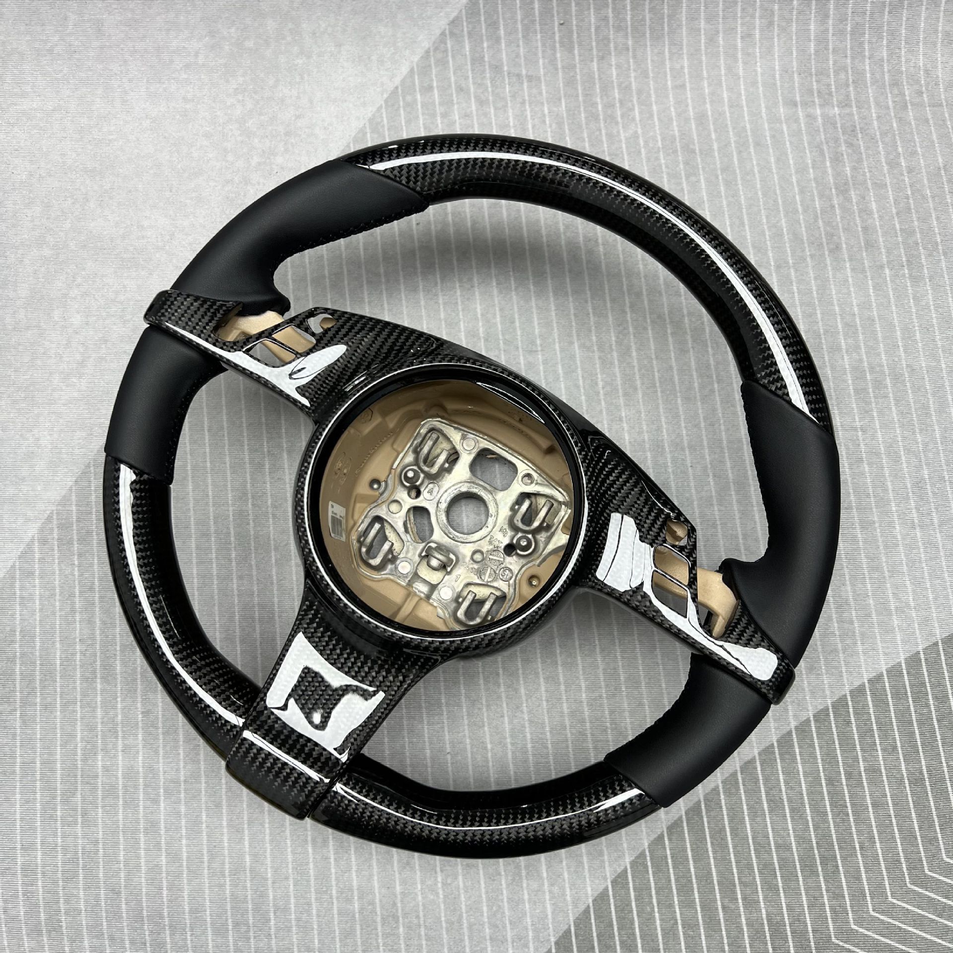 Carbon Fiber Steering Wheel Customization Suitable for Porsche Macan Cayenne Panamera Steering Wheel Processing