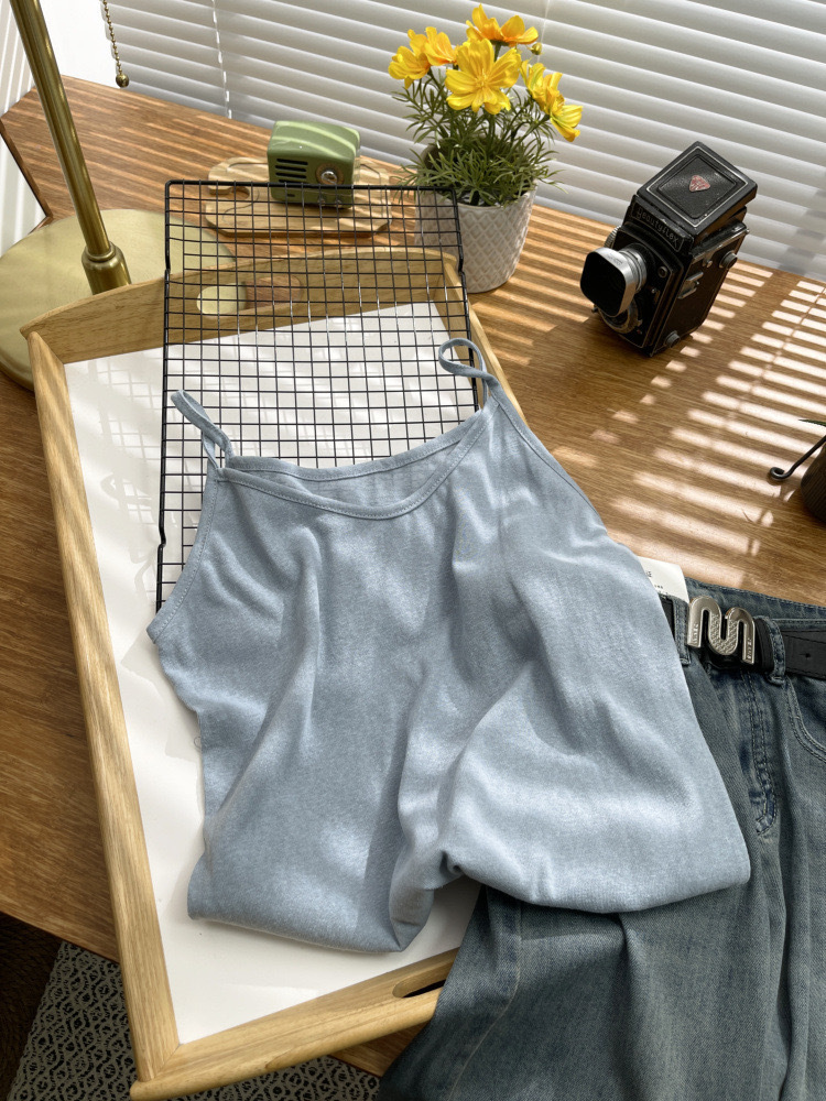 Blue suspender (will be transparent, don't take pictures)