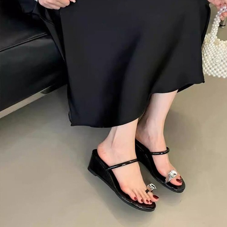 Feng Shui coreano con zapatillas de dedo de diamante para mujeres con falda de verano y zapatillas de cama plana con zapatillas de cama