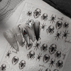 欧米風の甘いクールな暗黒のクモの白いスクリーンネイルアクセサリーのレトロな透かし彫りの浮き彫りの金の爪のステッカーの装飾