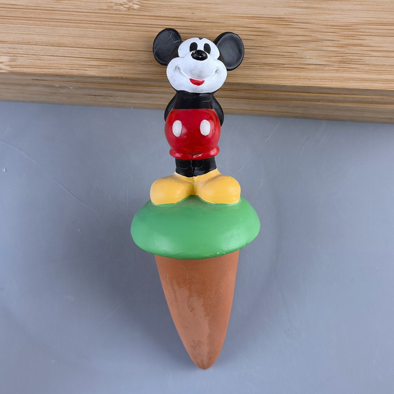 El fabricante produce un dispositivo de riego de flores automático de cerámica, un dispositivo de goteo de arcilla, un filtro de agua de arcilla roja, un juego de dispositivo de riego de flores perezoso de cerámica roja