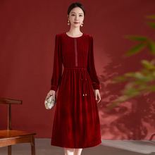 原创喜庆妈妈装真丝丝绒连衣裙女2025新款秋装小个子复古桑蚕丝裙