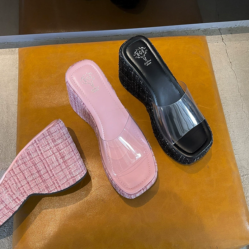 Новая летняя модная верхняя одежда, сандалии на танкетке на толстой подошве, водонепроницаемая женская обувь на платформе, прозрачные сексуальные босоножки на очень высоком каблуке и тапочки