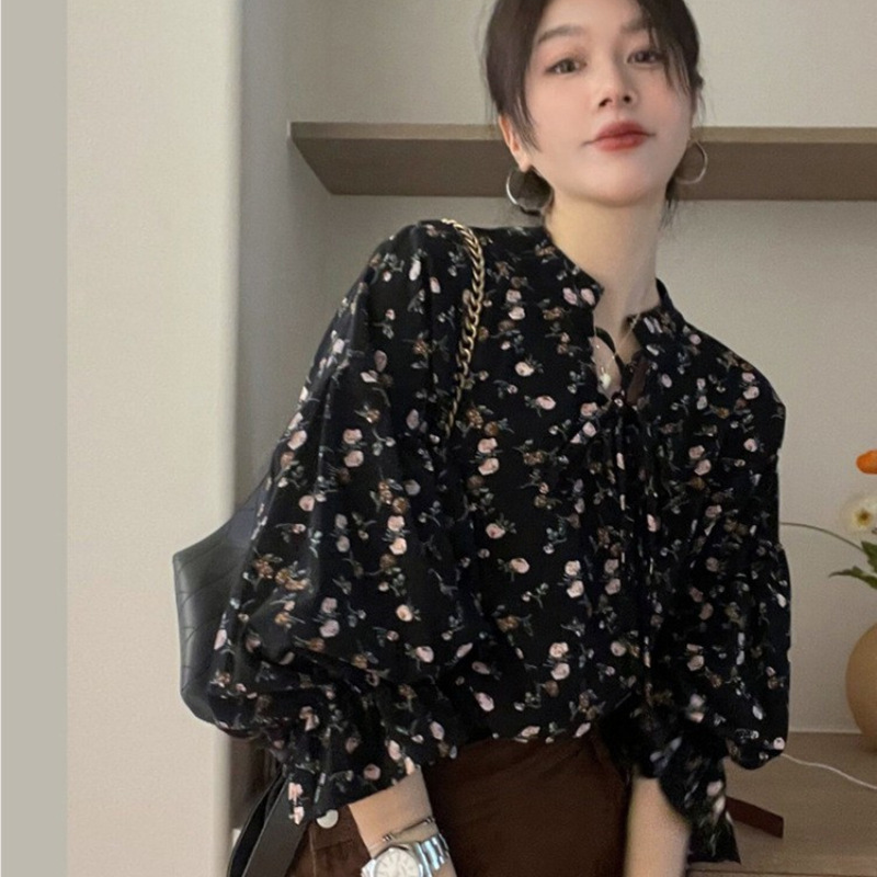K-style chic Early Autumn Stand-up Collar Lace-up Floral Lace Loose Slimming Look Puff Sleeve Shirt Black Long-sleeved Top for Women