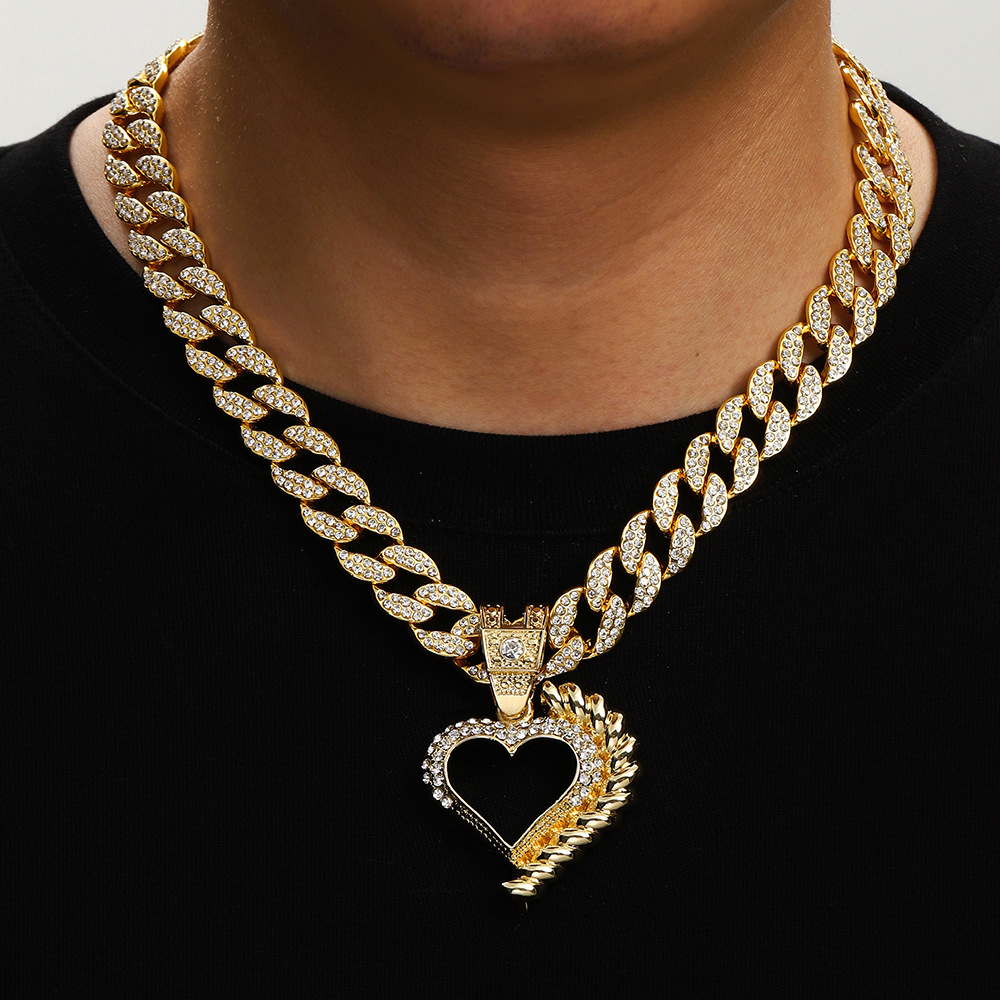 Europa y los Estados Unidos transfronterizos nuevos ligeros de lujo amor lleno colgante de aleación de diamantes cubano collar hip-hop moda fábrica de joyería masculina al por mayor