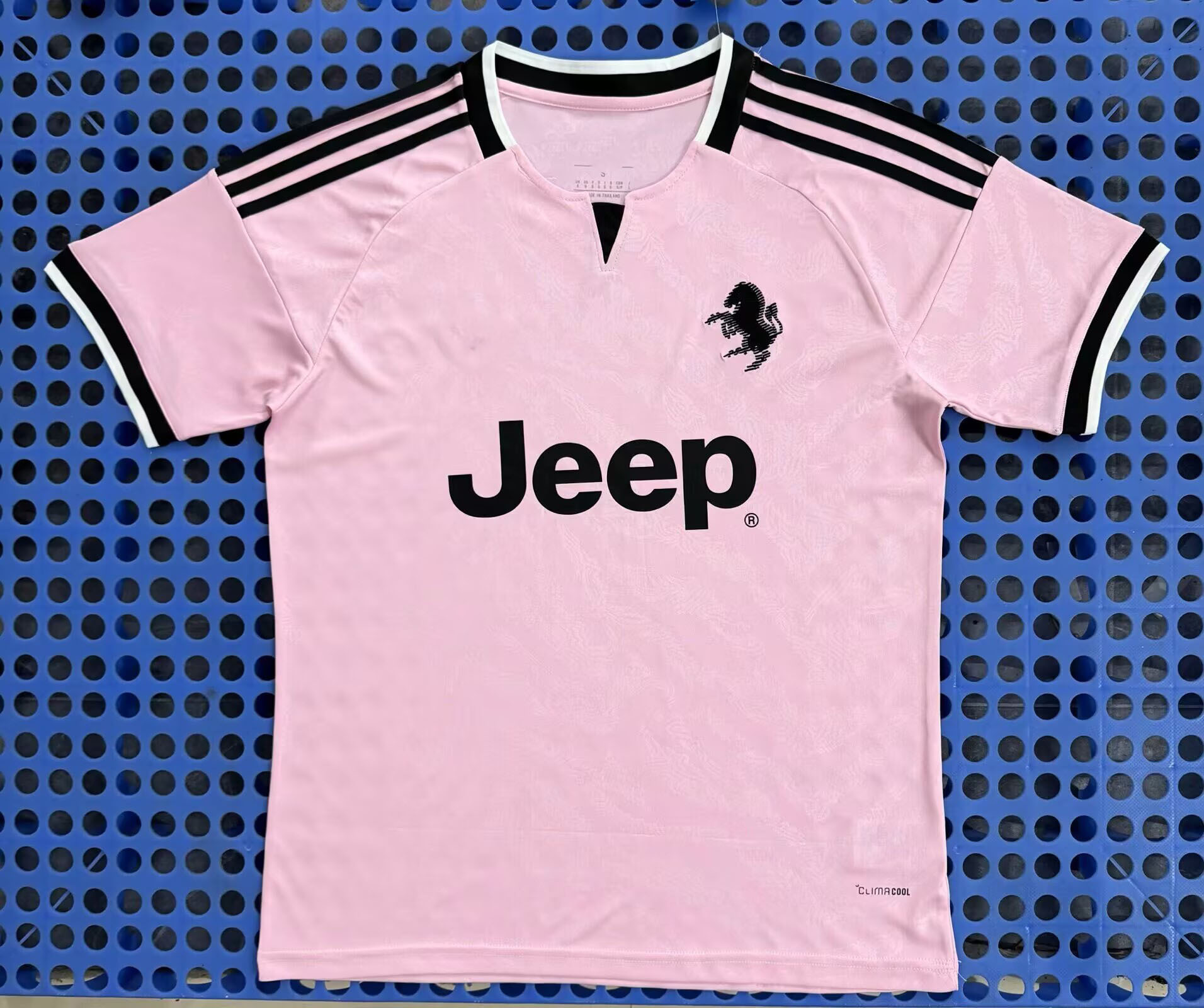Al por mayor 2627 misceláneos Inter Real Madrid Manchester United uniformes de entrenamiento flamenco con el mismo número de impresión de un agente