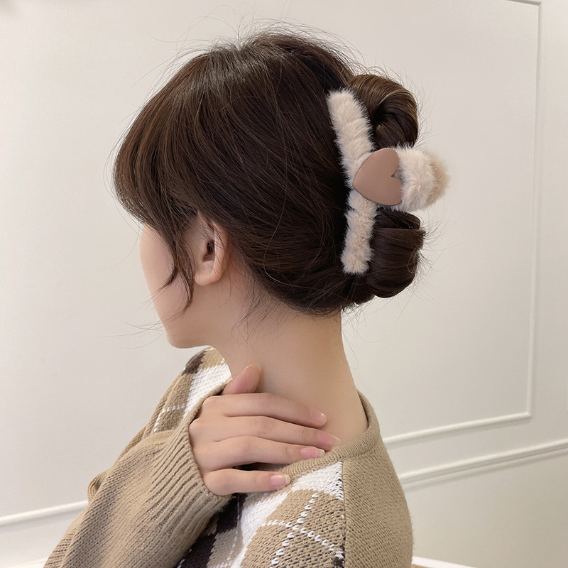 Nuevo cabello de gran tamaño más rascar broca de cabello de arco temperamento de alto nivel amoroso detrás del cerebro broca de perla tiburón