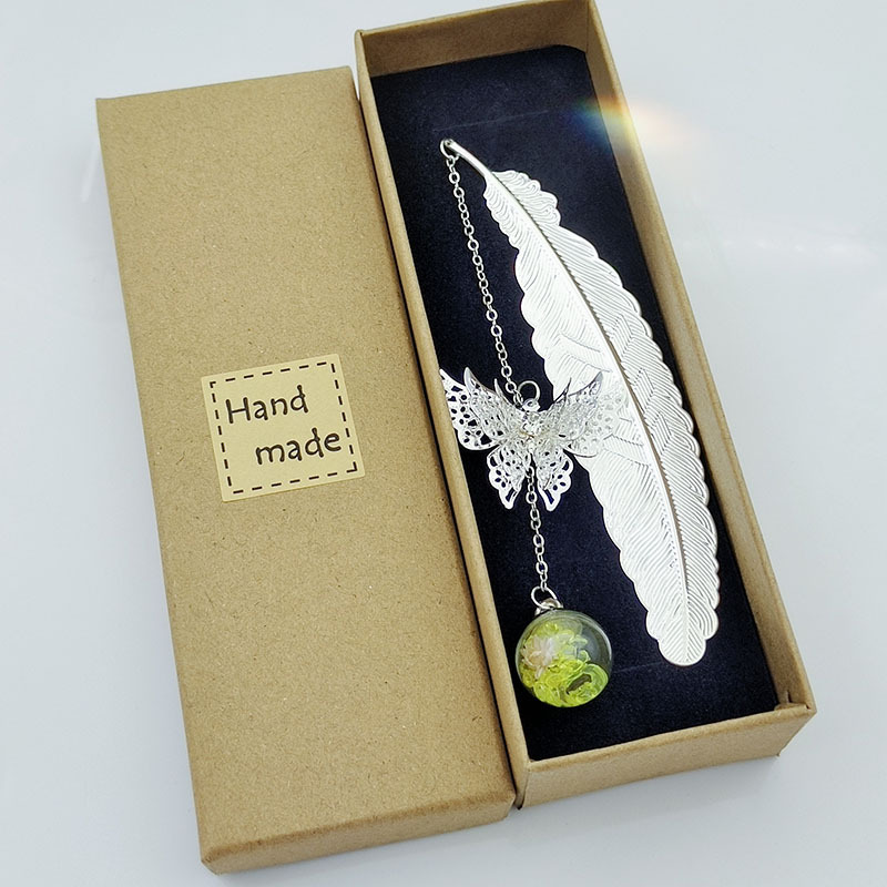 Pluma de plata Diamante amarillo Flor blanca (sin caja de regalo)