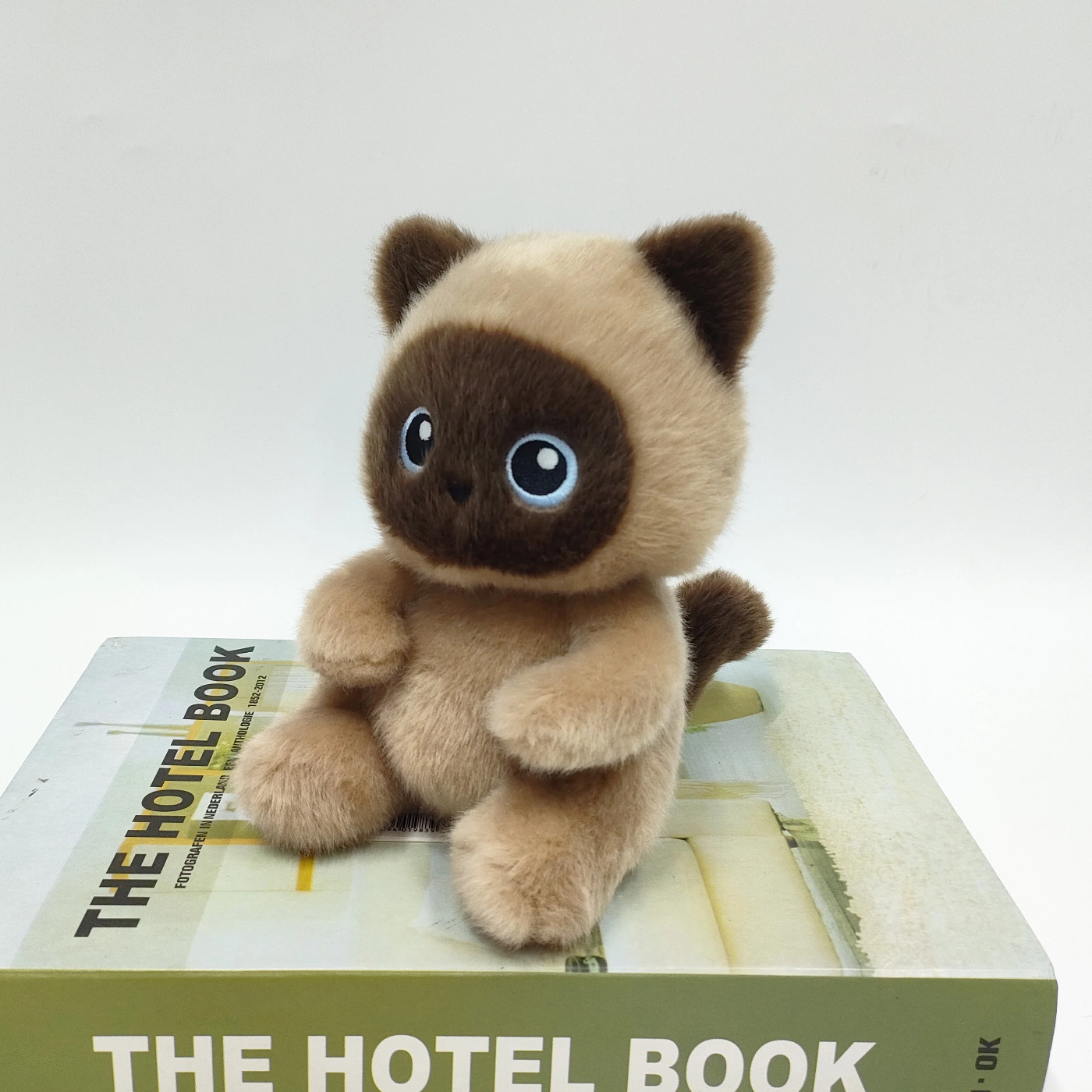 Muñeco de peluche de bolita de frijol para la palma, alivio del estrés, compañero de escritorio de panda y mapache, juguete para niños.