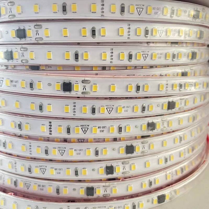 Ledライトは屋外の明るくなる工事の雰囲気を持っています。|undefined