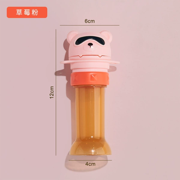Straw, strawberry, fighting