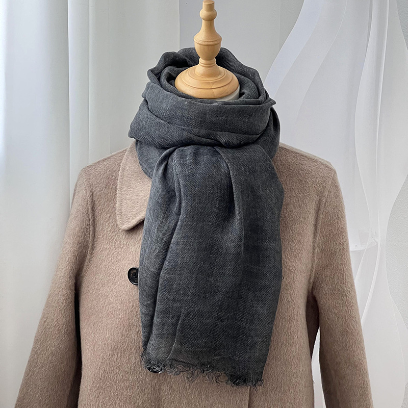 Otoño y invierno bufandas de mujer nuevo ocio versátil color sólido transpirable borde de lana gruesa bufandas cálidas bufandas de seda al por mayor