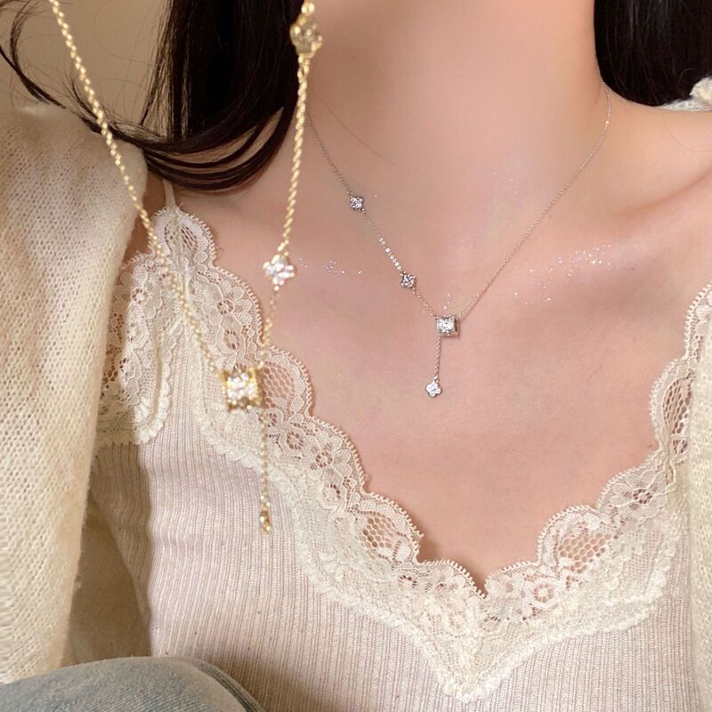 Clover Necklace for Women 2025 New Simple Necklace High-End Light Luxury Niche Clavicle Chain Necklace Accessory