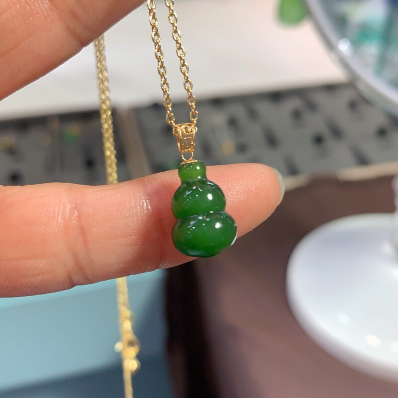 天然ホータン翡翠ジャスパーほうれん草グリーン立体ひょうたんペンダント 18K ゴールドバックルヘッド象嵌牧歌的なスタイルの祝福ペンダント|undefined