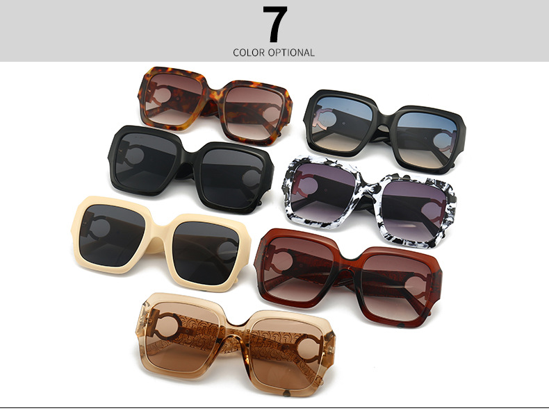 Fashion Women's Sunglasses display picture 2