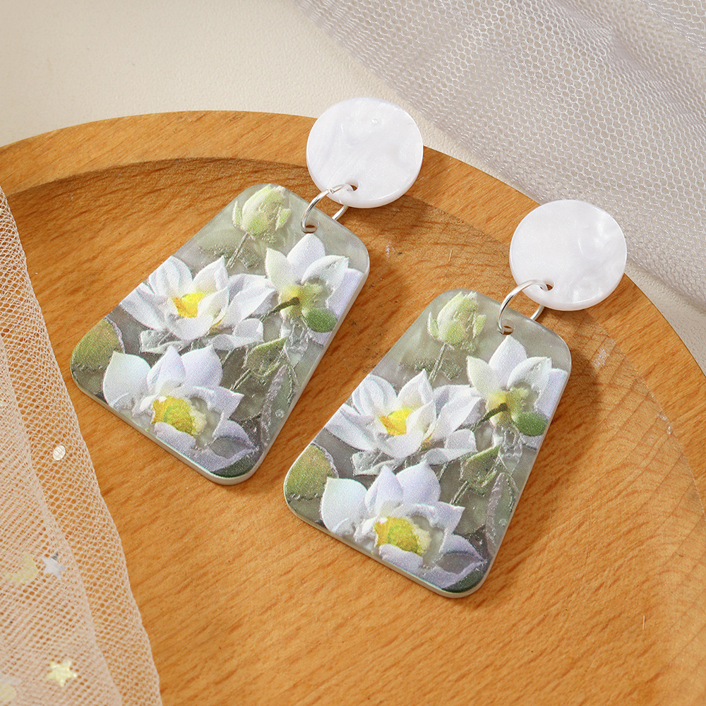 geometric acrylic white jasmine tea