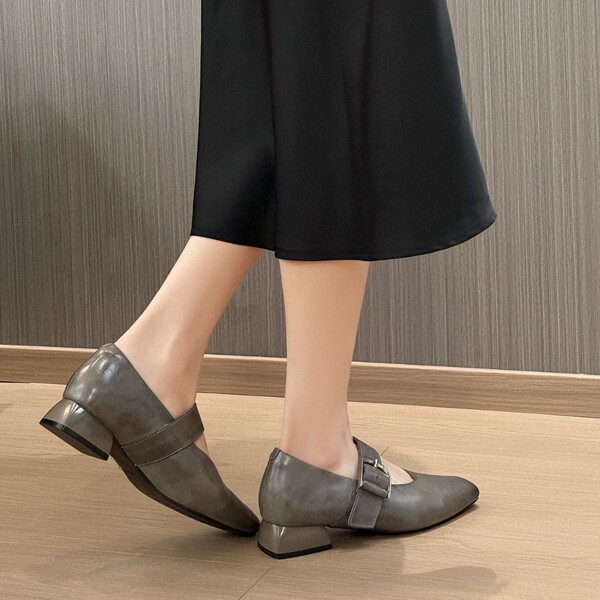 Retro small design Mary Jane shoes square toe low-cut with a strap