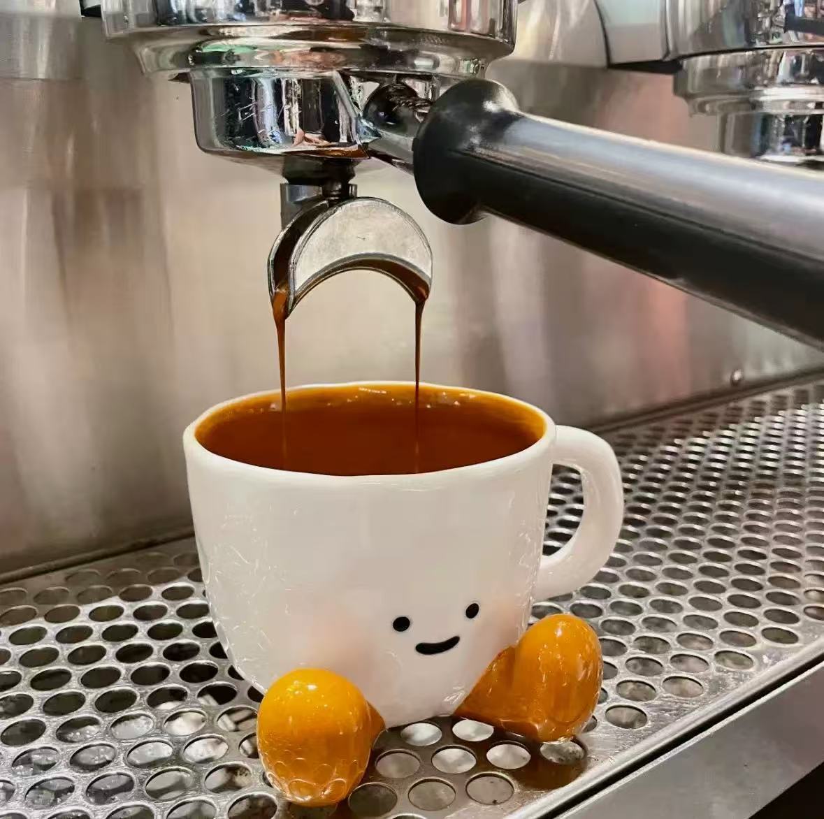 La explosión transfronteriza del pequeño libro rojo es la misma taza de cerámica de alto valor facial encantadora taza de café de nicho de dibujos animados taza de agua regalo de cumpleaños