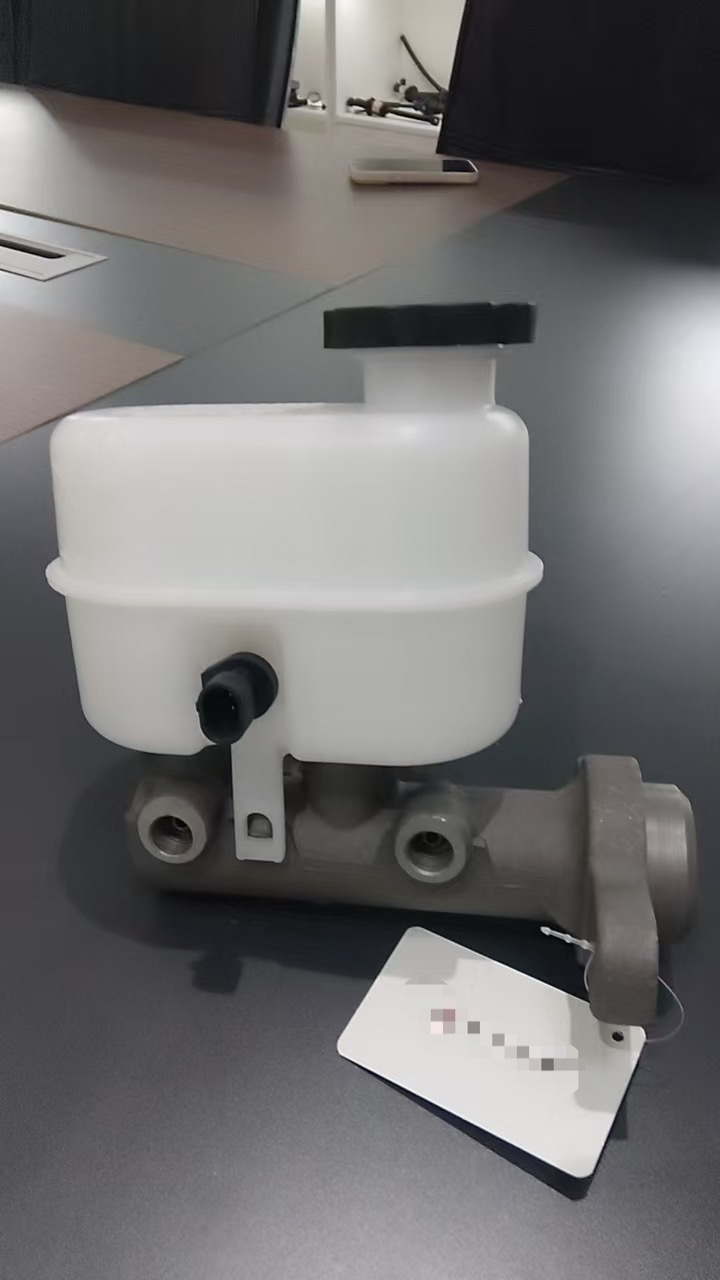 20845347/5 Brake Master Cylinder, compatible with Chevrolet and GMC pickup trucks/SUVs, direct from the factory