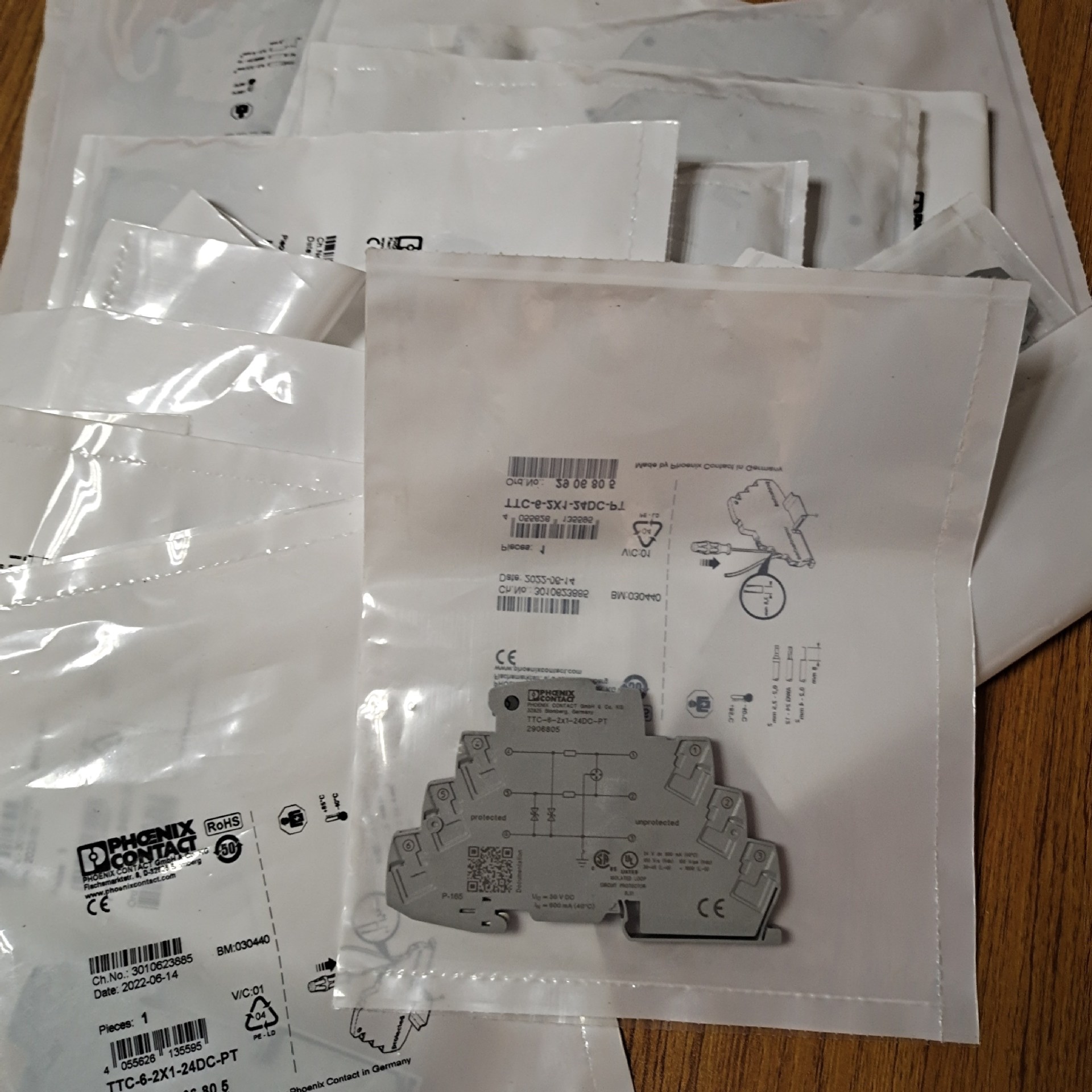 菲尼克斯防雷器2906741浪涌保护器TTC-6P-2X1-M-24DC-UT-I现货