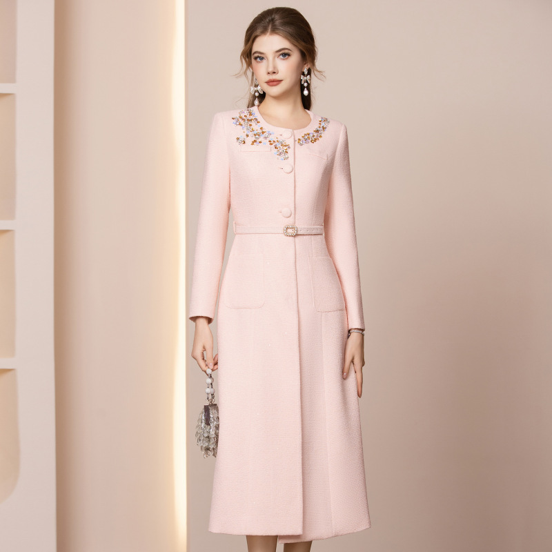 Zhili Chanel-Style Woolen Coat, Mid-Length, 2026 Spring New Model, Elegant and Sophisticated with a Waist Belt Dress Zhili Chanel-Style Woolen Coat, Mid-Length, 2026 Spring New Model, Elegant and Sophisticated with a Waist Belt Dress