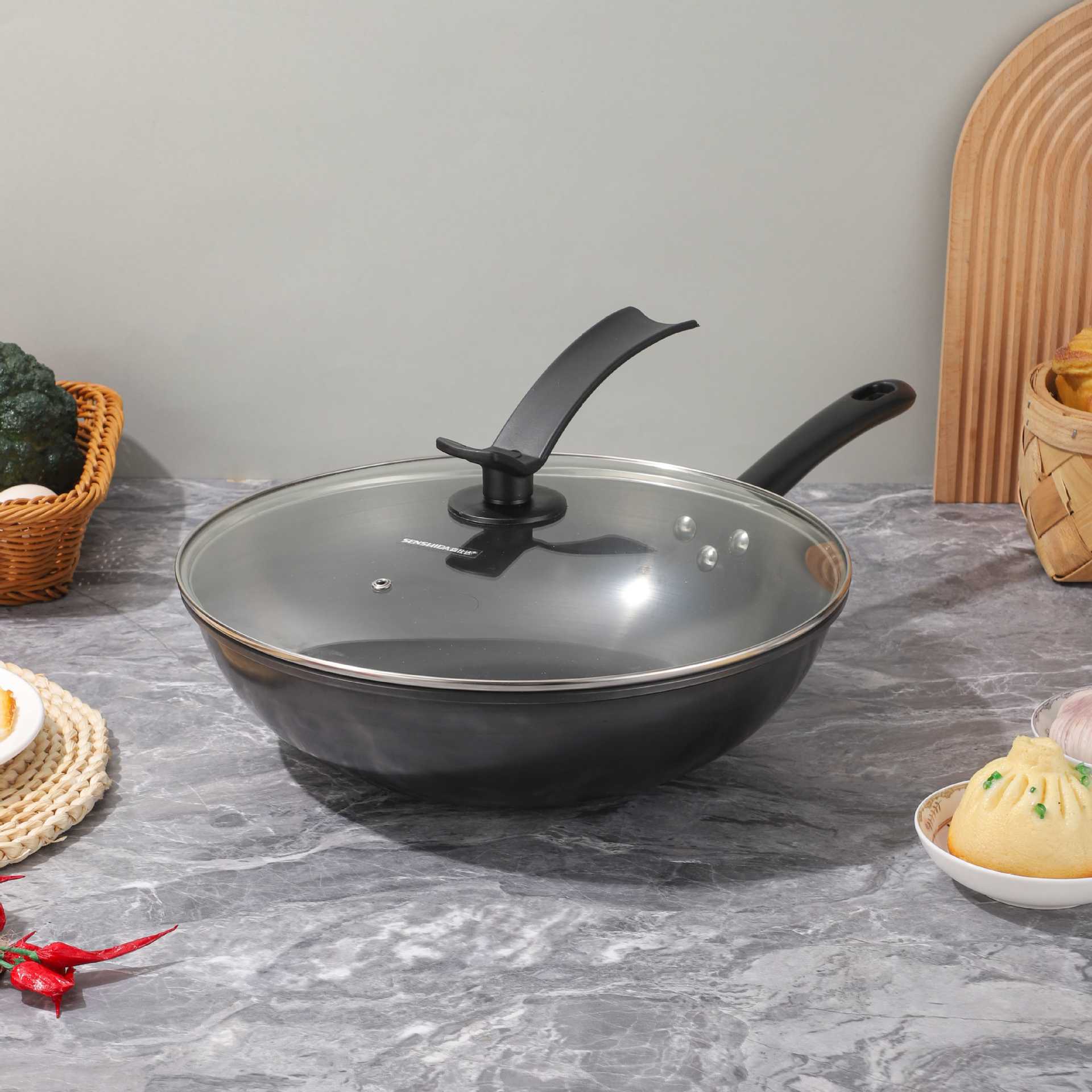 无涂层手工锻打精铁锅多功能不粘平底锅大容量带盖无油烟炒锅批发