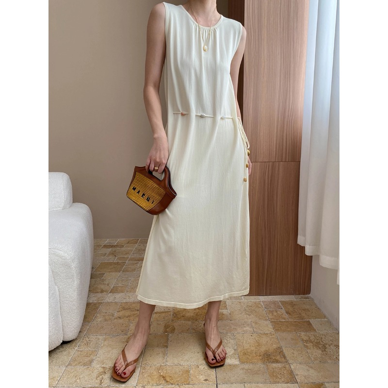 司南轻松假日曲珠冰丝串珠抽绳收腰显瘦无袖针织连衣裙