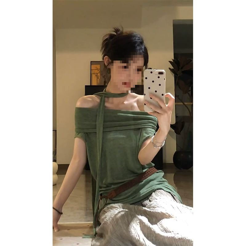 Летний костюм для женщин 2025 года, новый корейский стиль, сексуальный, на одно плечо, косой крой, трикотажная текстура, ретро, юбка с высокой талией