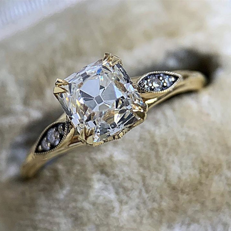 曹適新款外貿女生金色戒指 方形四爪優雅氣質婚禮訂婚配飾 高級感