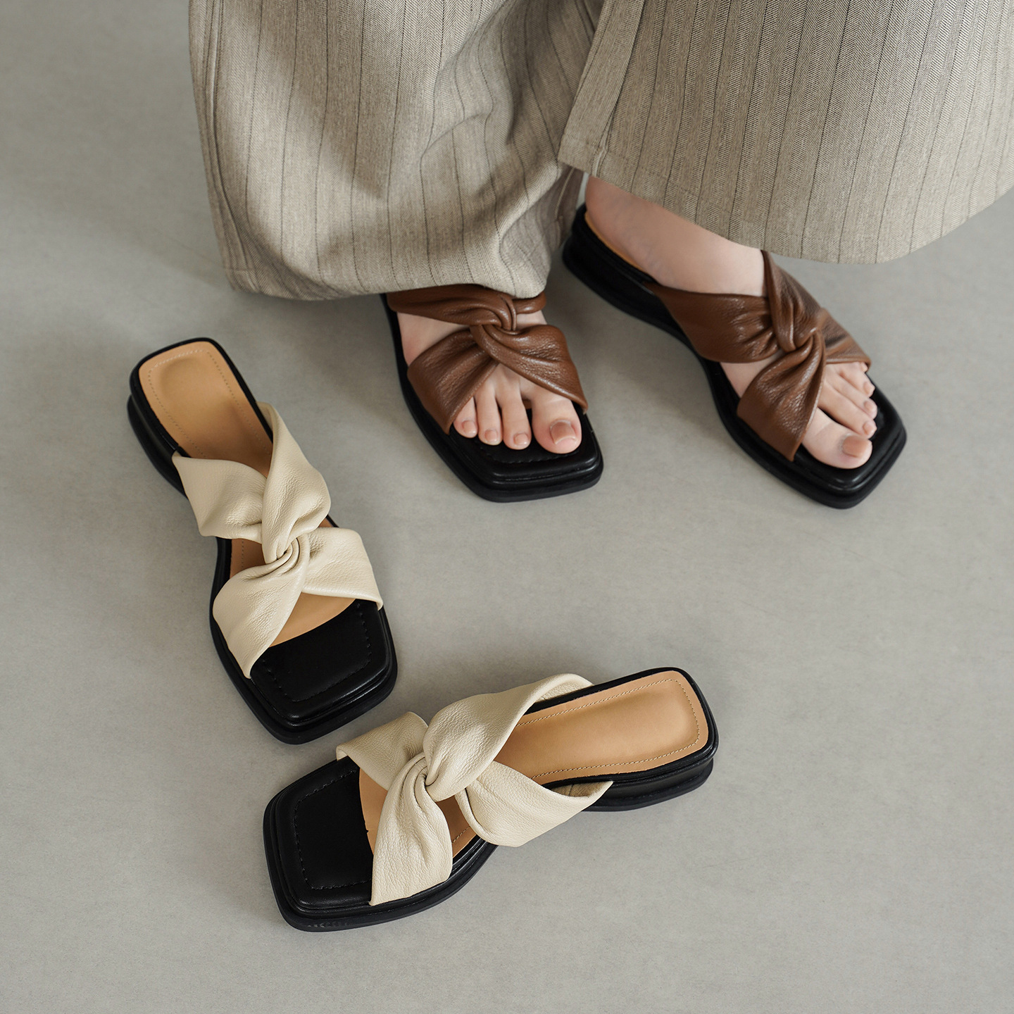 Sandal nữ quai chữ V đế dày gót 4cm phong cách đơn giản — màu be chi tiết 1