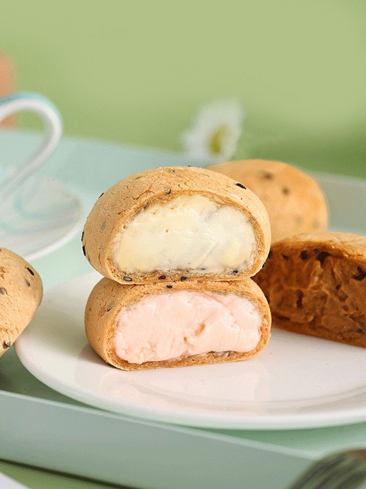 冰面包爆浆麻薯团子进龙欧包冰淇淋蛋糕泡芙早餐好吃零食休闲食品