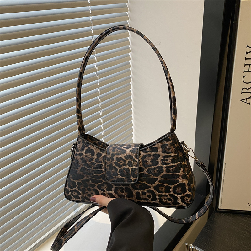Moda europea y americana bolsos de brazo, leopardo, bolsos de mujer, 2024 invierno, bolsos de moda personales, bolsos de hombro literarios de moda.