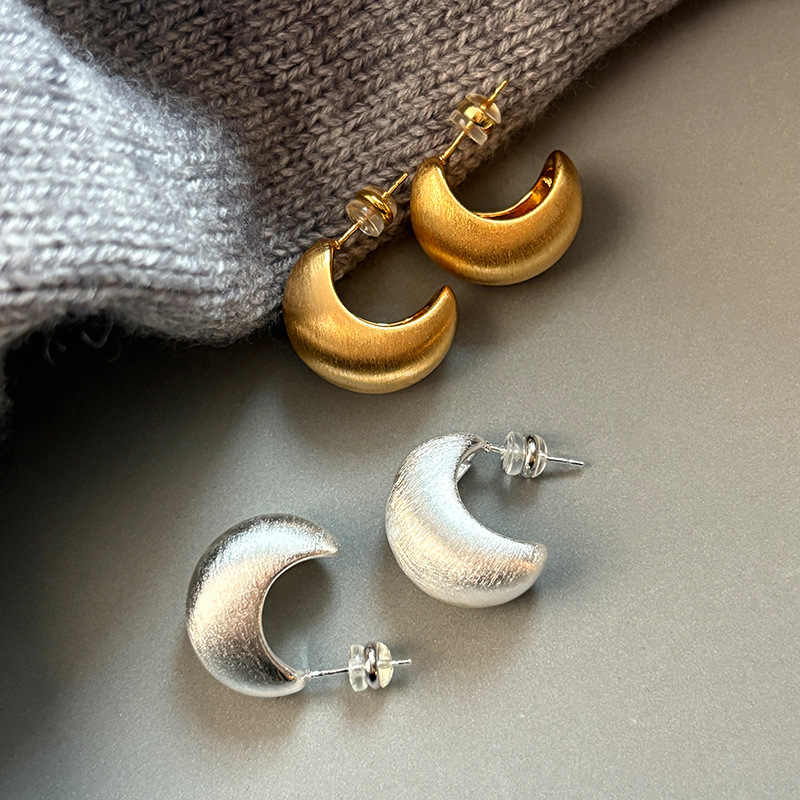 European and American Style Silver Brushed Crescent Earrings for Women, High-End Light Luxury Niche, Sophisticated and Elegant Earrings